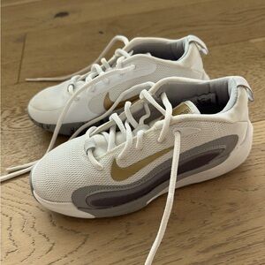 Nike Isofly kids basketball shoes size 2Y